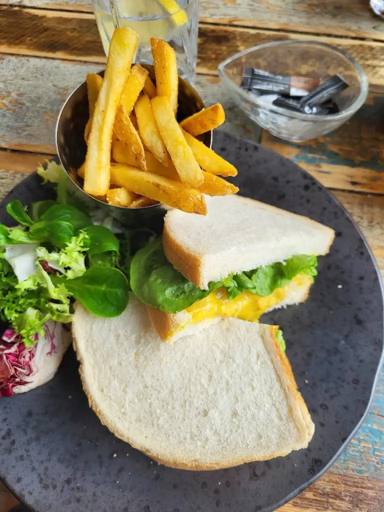 Emily Cousins_Lil Greens_Kenilworth_review