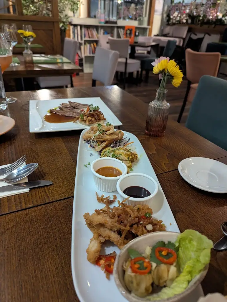 Sarah Arnold_Nur Nur Paradise_Kenilworth_review