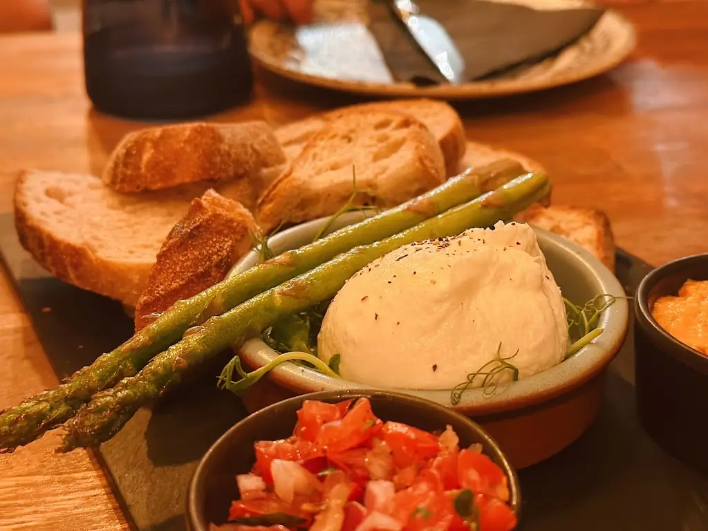 Serena Liao_Derwent Walker Cocktail Bar and Restaurant_Keswick_review