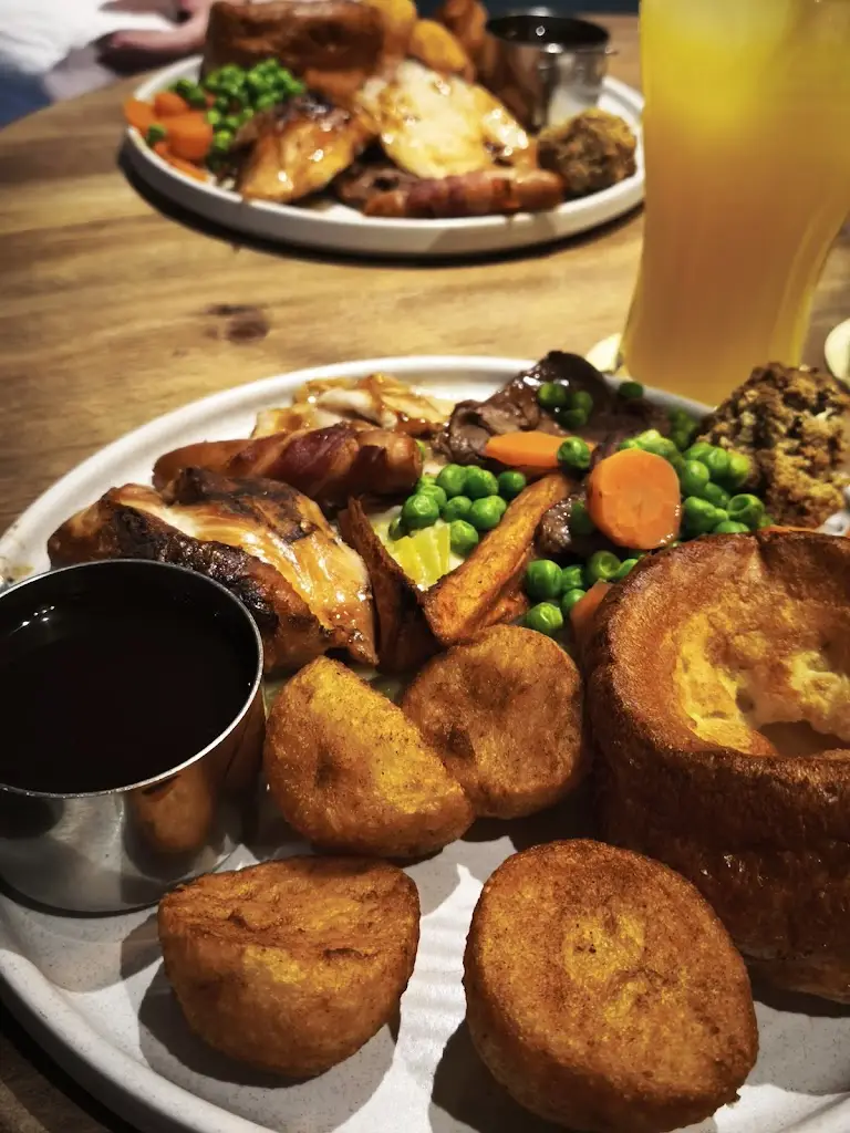 glen Hall_The Fox_Bar Hill_review