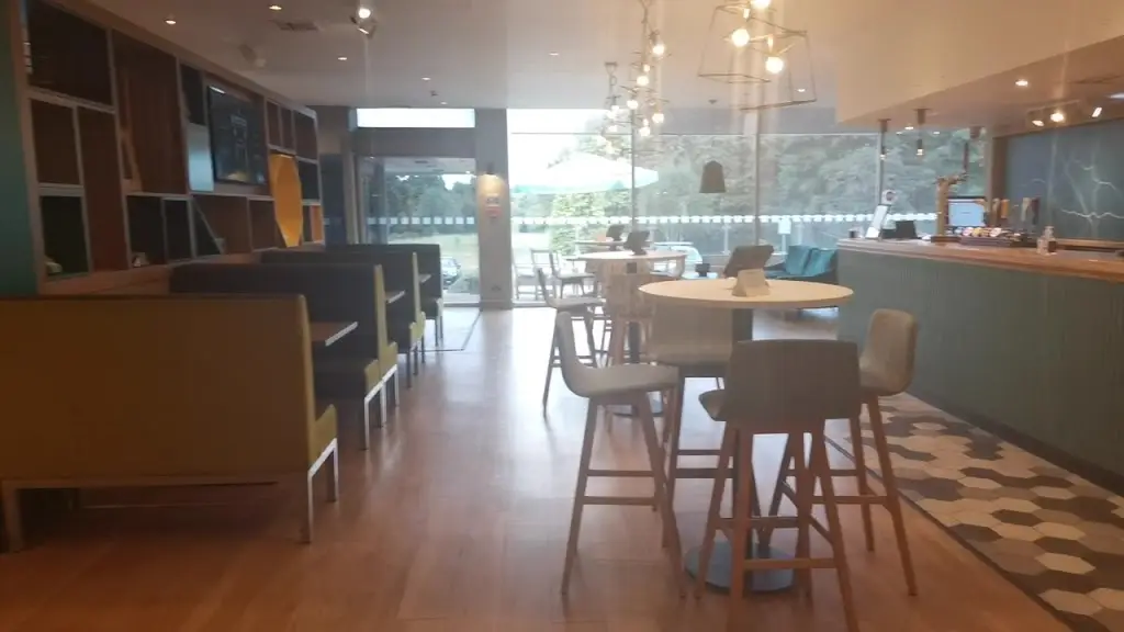 Holiday Inn Rugby-Northampton M1, JCT.18 by IHG_Kilsby_slider_image_2