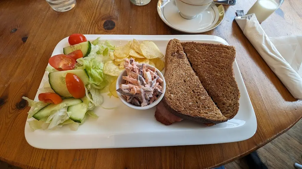 Nadia Hoare_Alice's Tea Shop_Keyworth_review