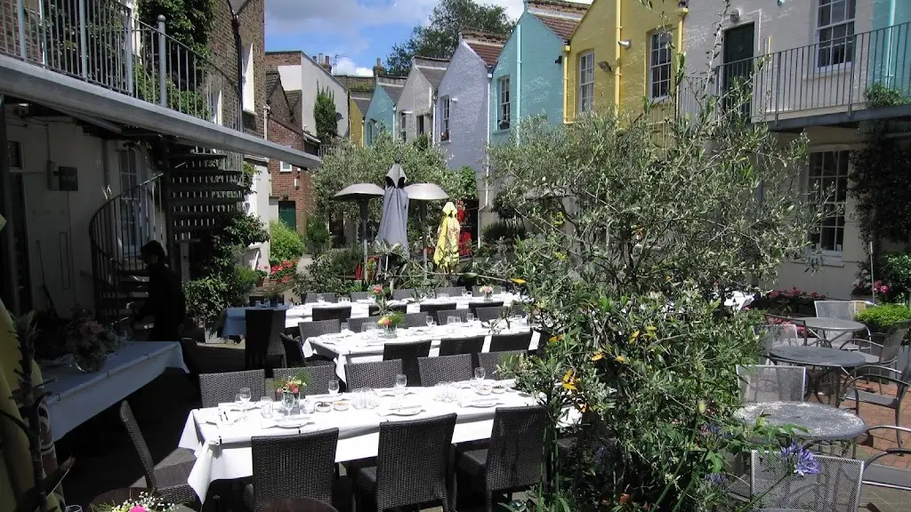 Doost & Amici - Flavorful Dishes of Iran to Italy_Kennington_slider_image_1