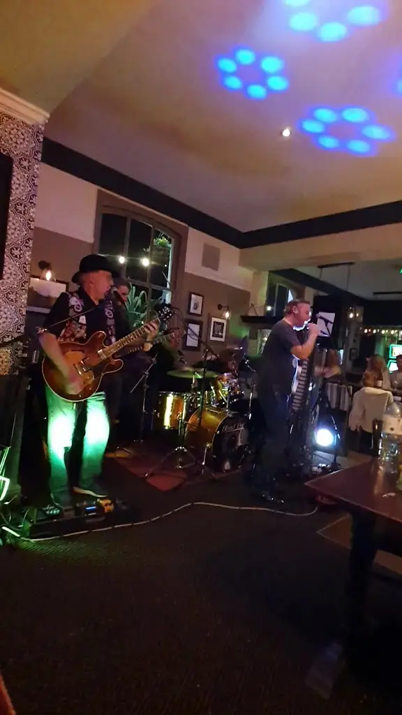 The Swan_Abbots Langley_slider_image_2