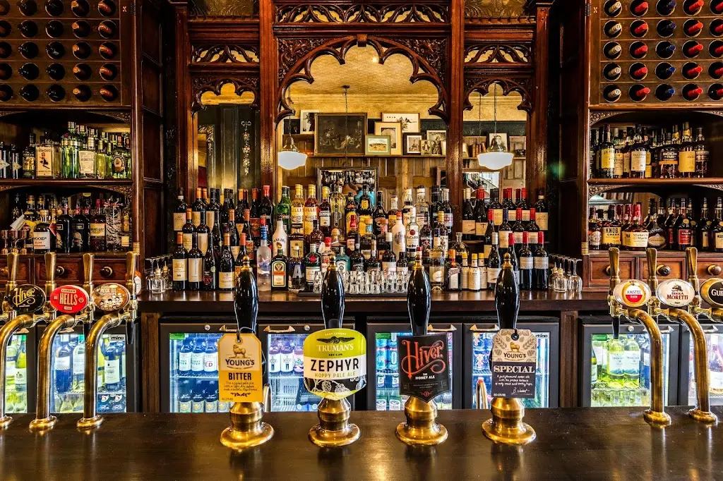 White Bear restaurant in Kennington