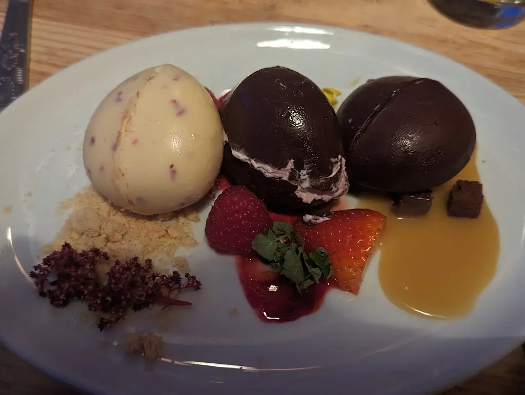 Ellie Mallet_Crown & Mitre_King's Lynn_review