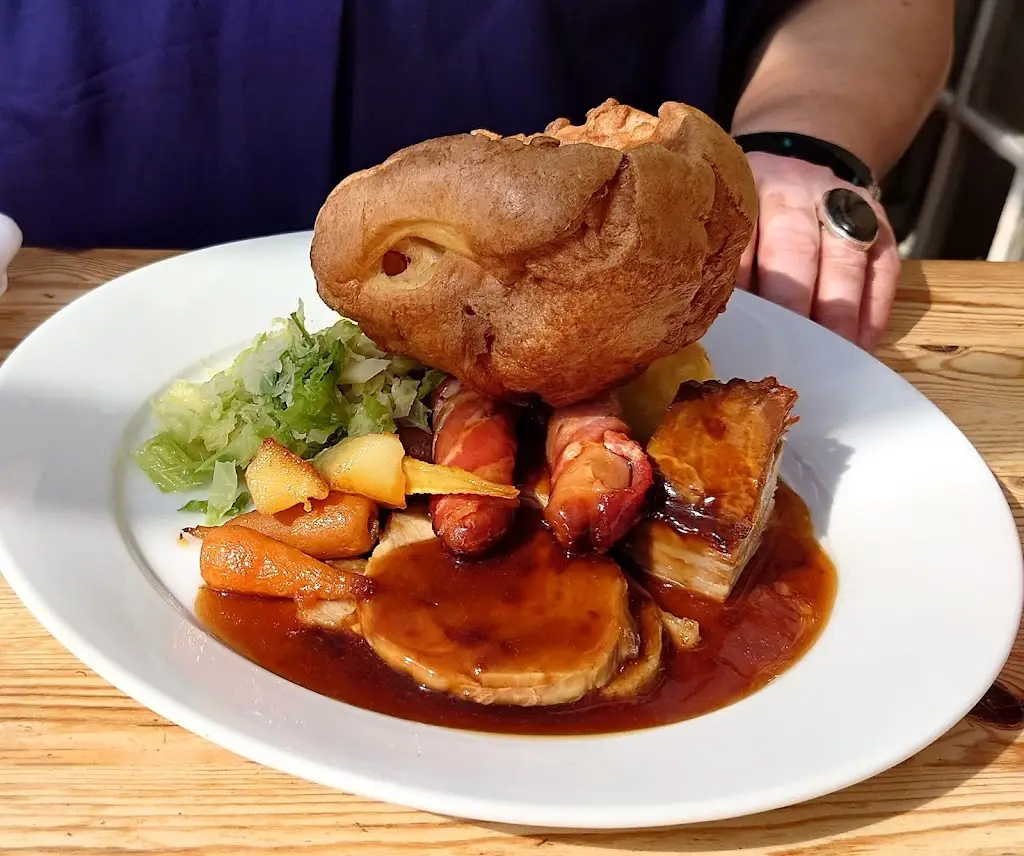 Crown & Mitre_King's Lynn_slider_image_3