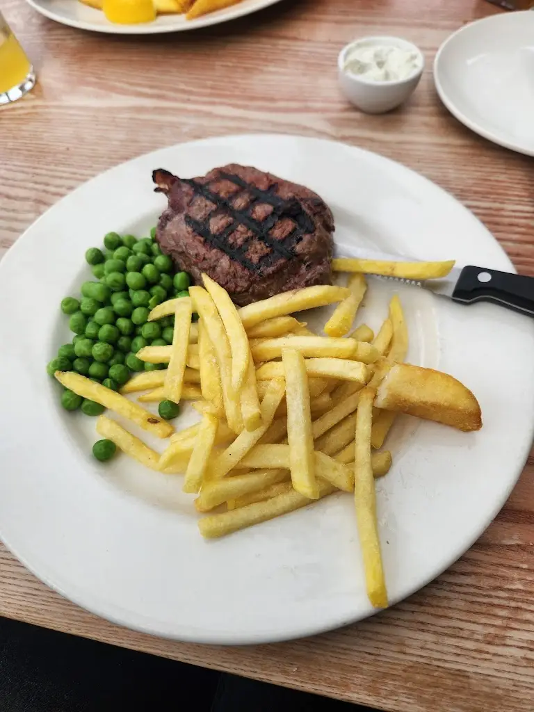 Menu_The Cricketers Beefeater_Bagshot_image_8