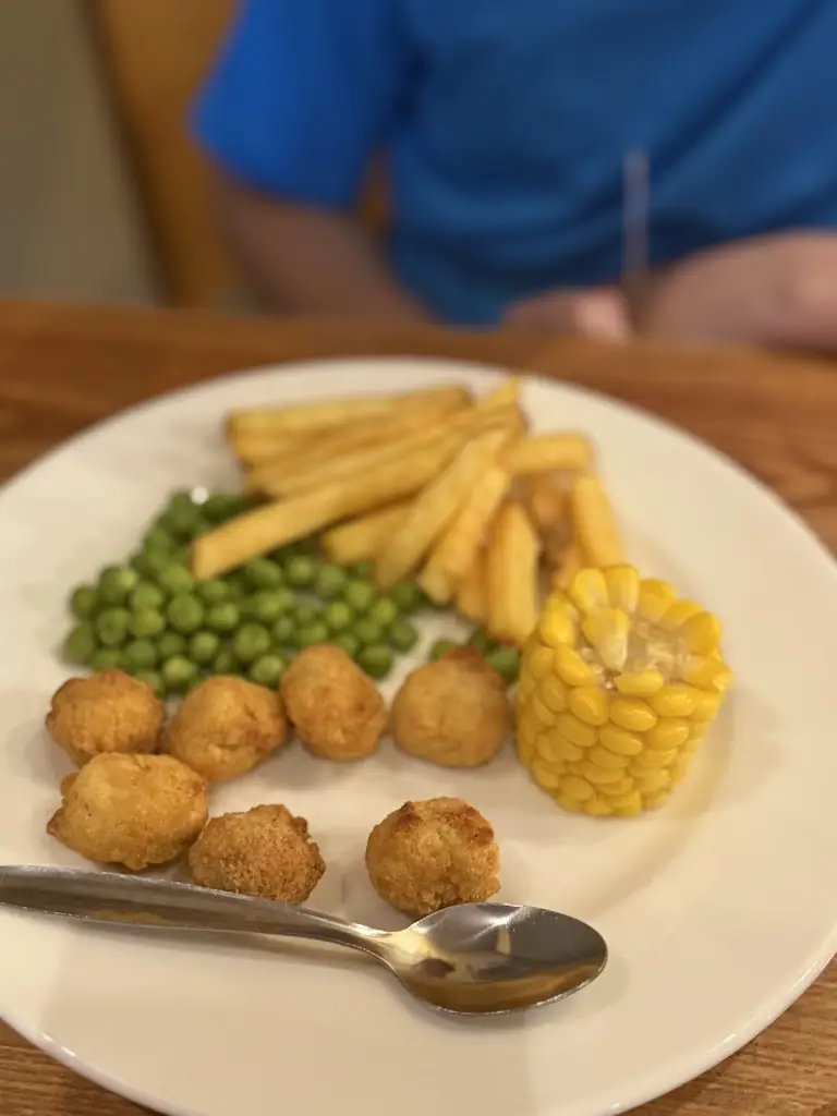 Lisa Smith_The Cricketers Beefeater_Bagshot_review