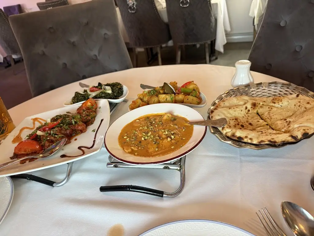 Caroline Beaumont-Brown_Mogul_Bagshot_review