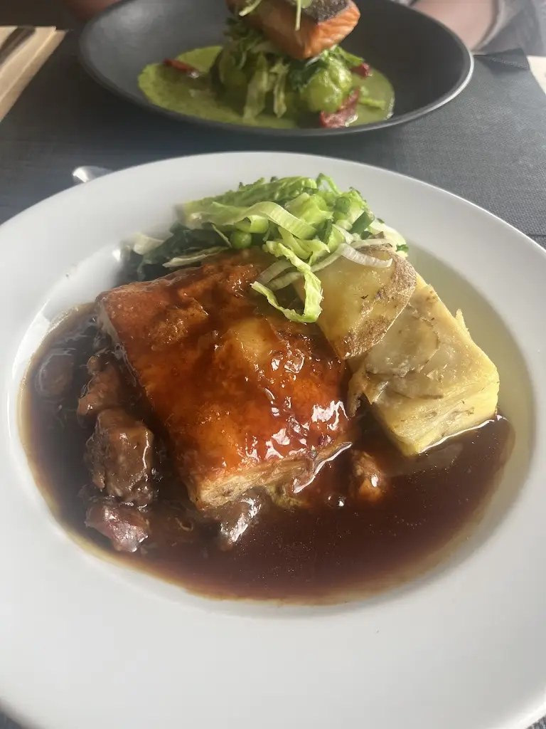 James Jeffreys_The Black Labrador_Kendal_review