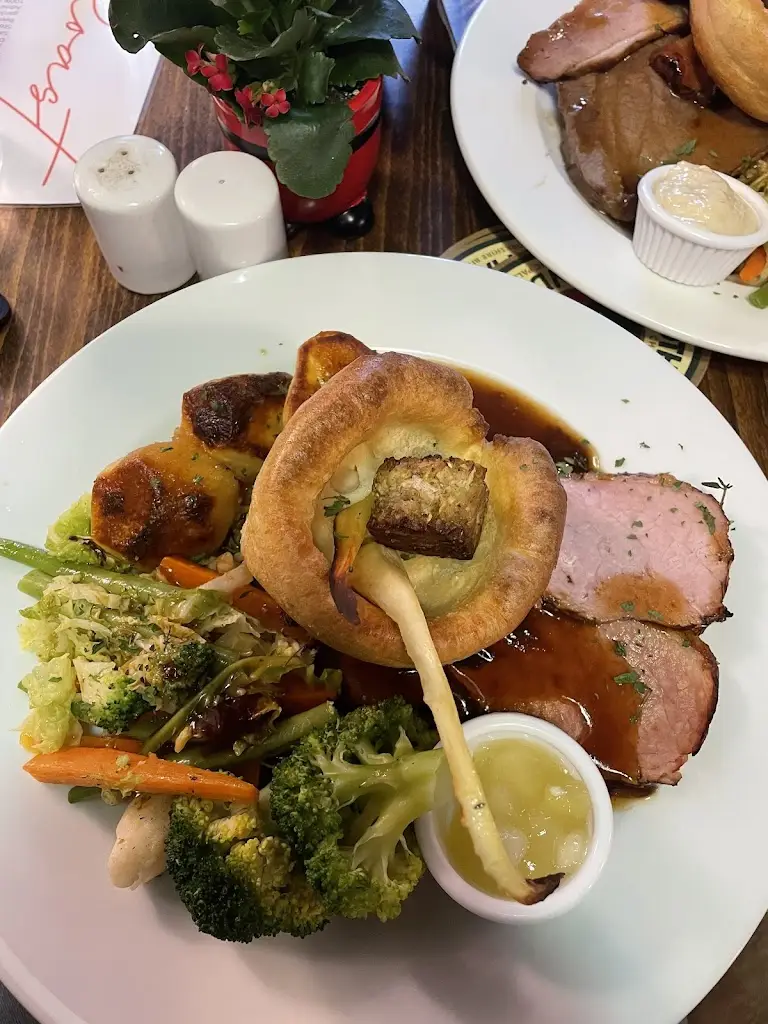 loz Wawman_The Three Mariners_Bagshot_recensione