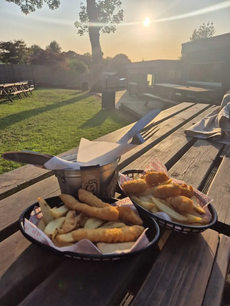 Saul Augustus-Dore_The Clough Hall_Kidsgrove_recensione