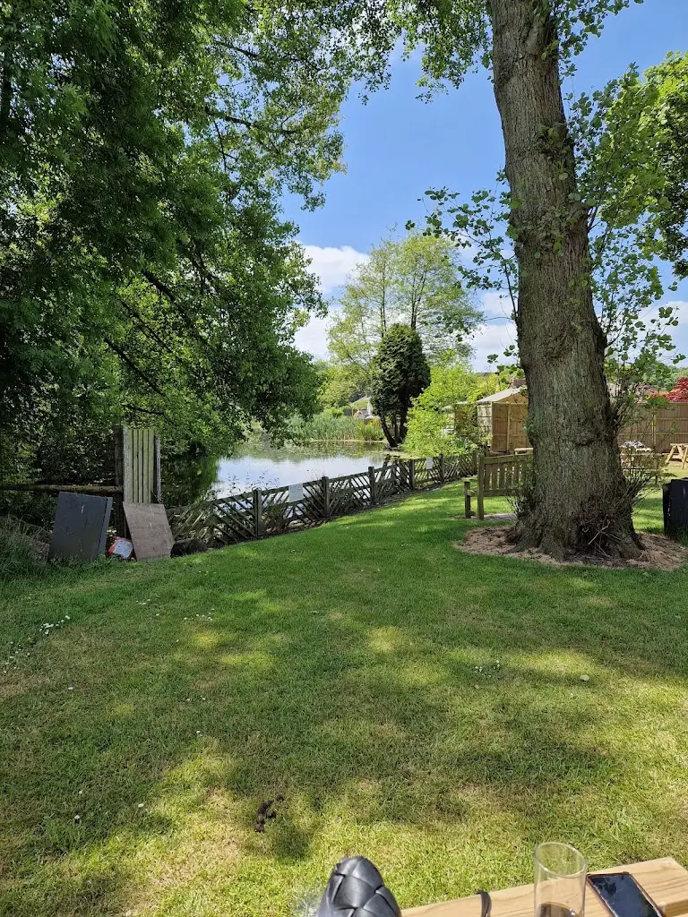 Julie lovatt_The Clough Hall_Kidsgrove_recensione