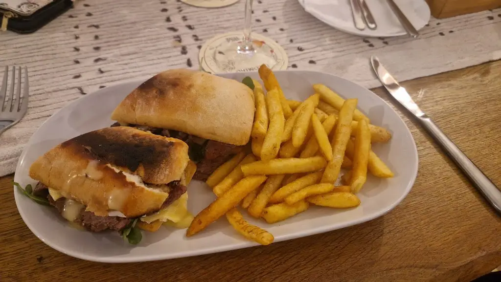 Emma Cooper_The Cedar Tree_Bagshot_review