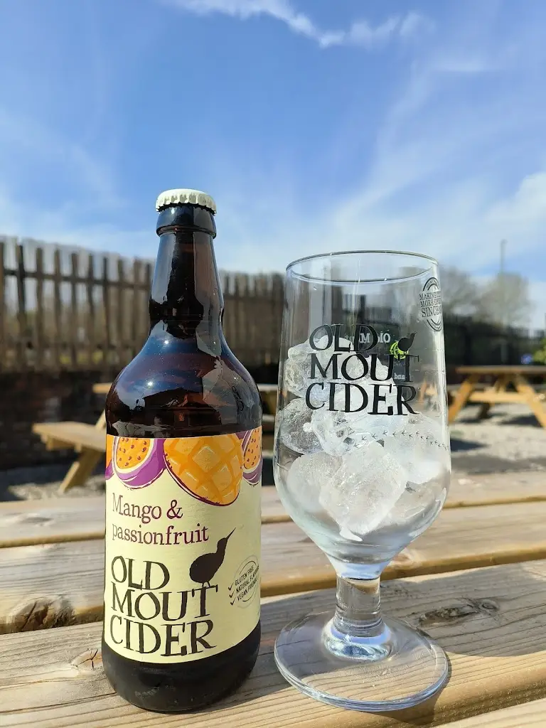 The Cedar Tree_Bagshot_slider_image_3