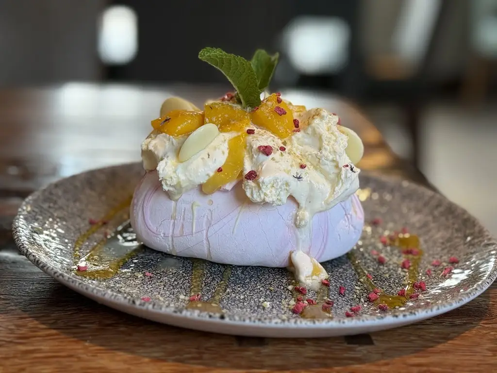 Lisette and Sezzy_The Turnpike_Kidlington_avis