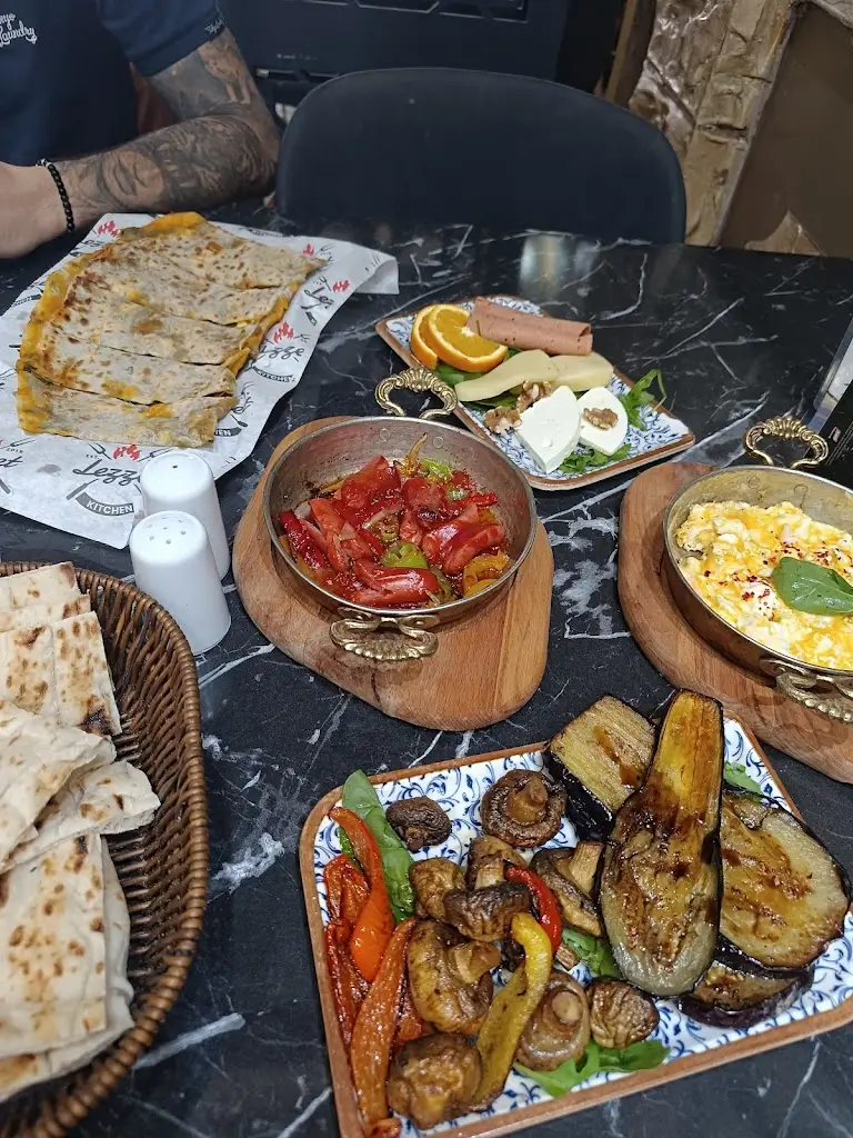 Denisa Jará_Lezzet Kitchen_Kingsbury_review