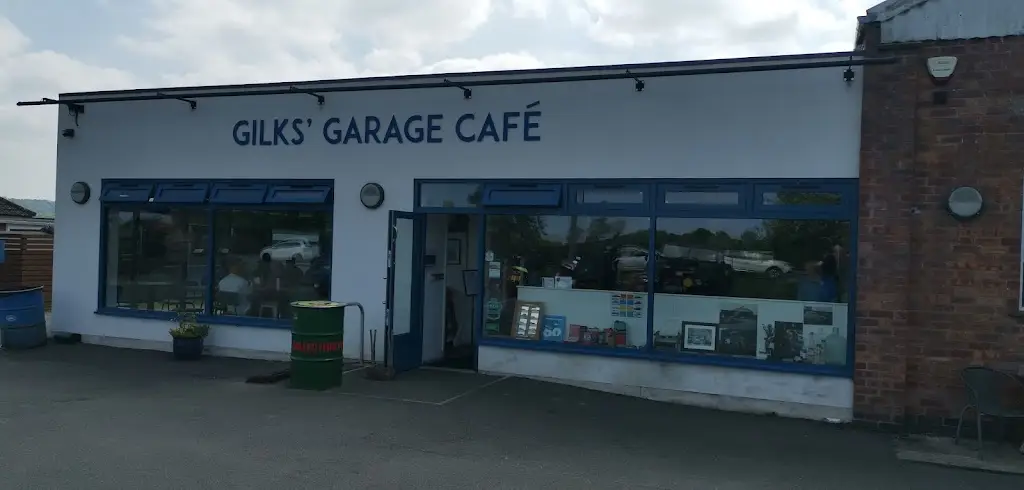 Carl Dodds_Gilks' Garage Café_Kineton_review