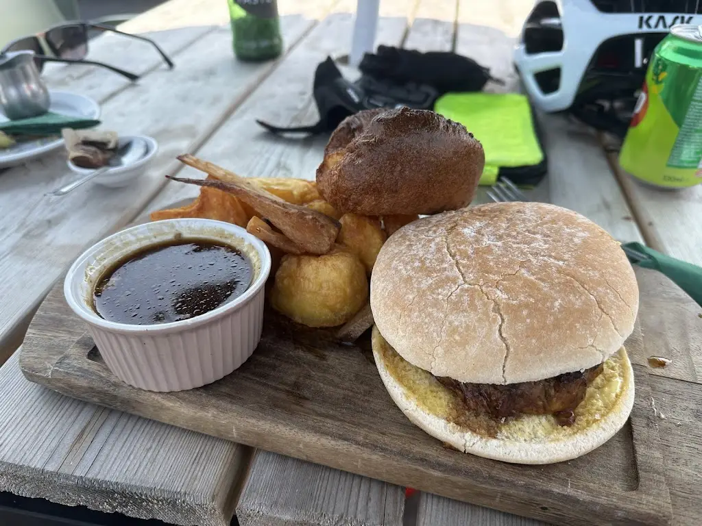 J Adby_Tiffin Cafe at Bullock Farm_Kingston Seymour_Bewertung