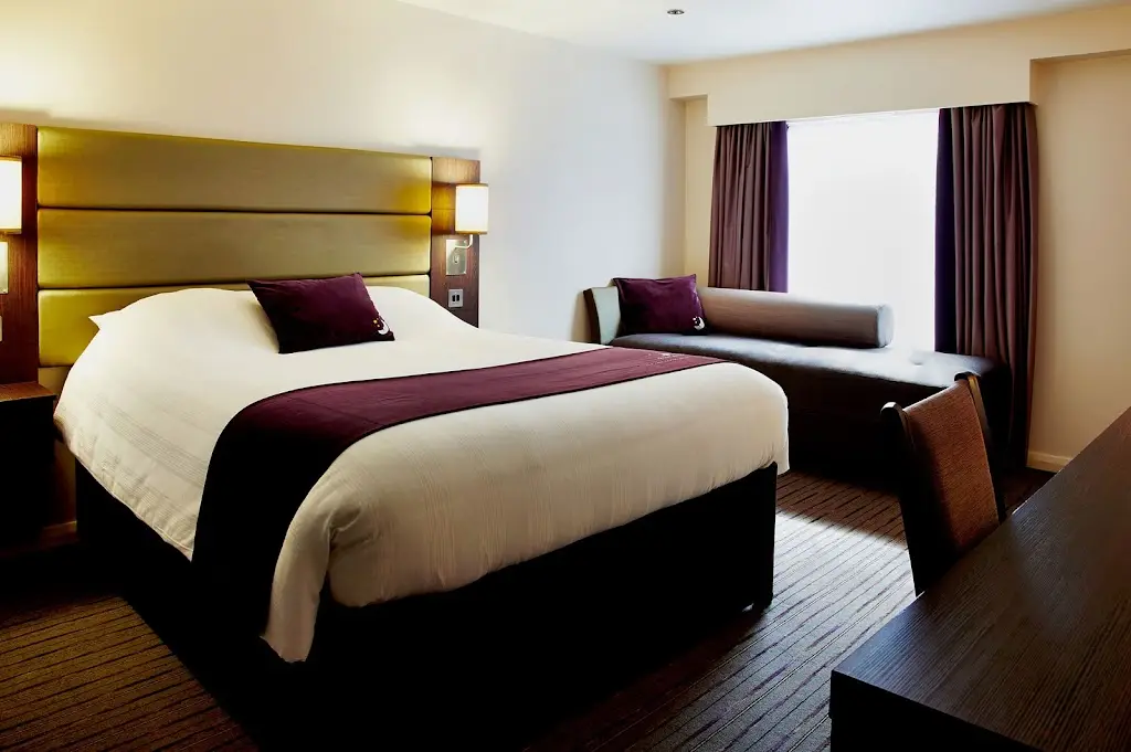Premier Inn Newbury Town Centre South (A339) hotel_Kingsclere_slider_image_1