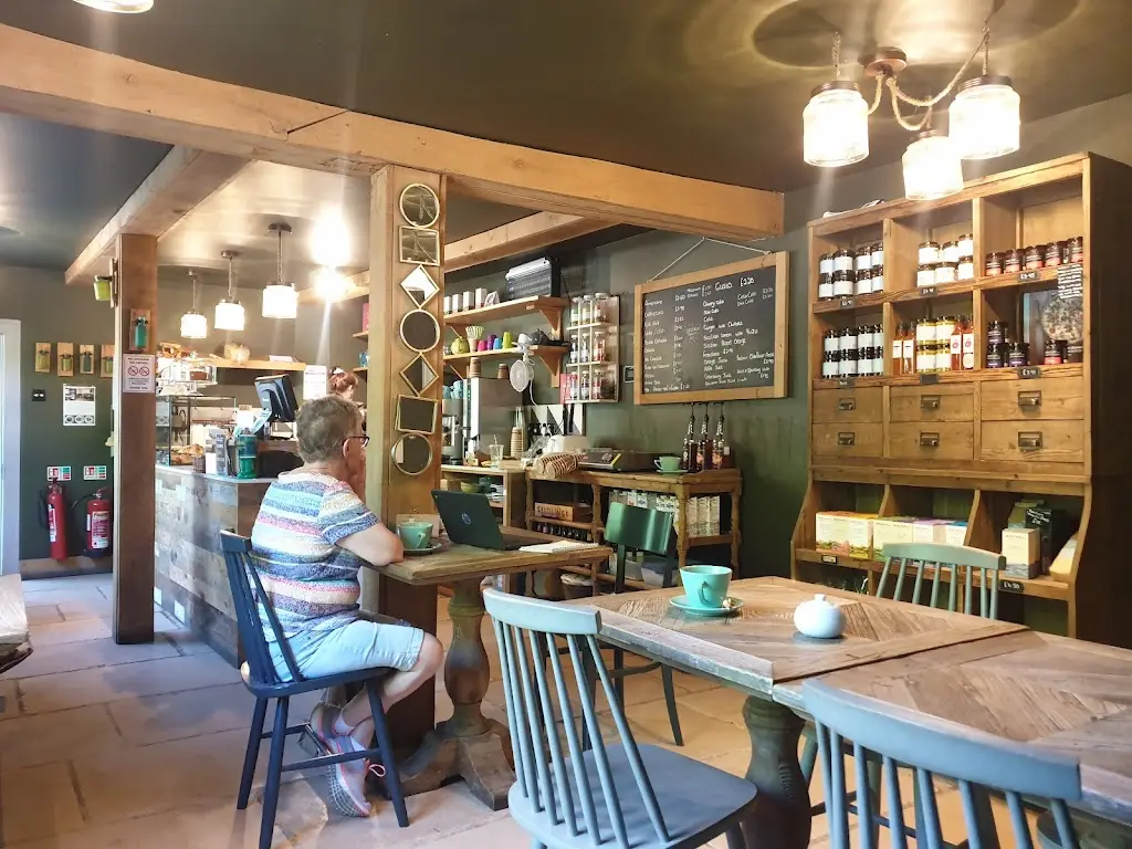 Aaron Surridge_Honesty Kingsclere_Kingsclere_recensione