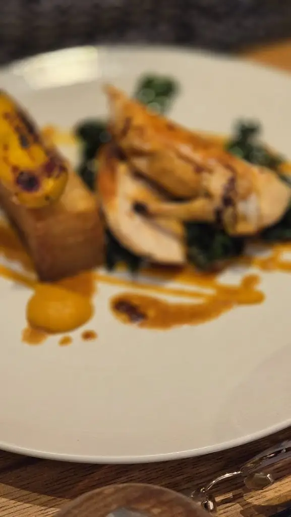 Julia Lu-Sellers_The Swan_Kings Hill_review