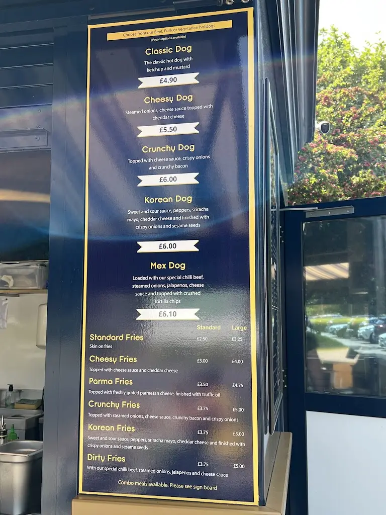 Menu_Posh Dogs Gourmet Hotdogs_Bagshot_imagen_4