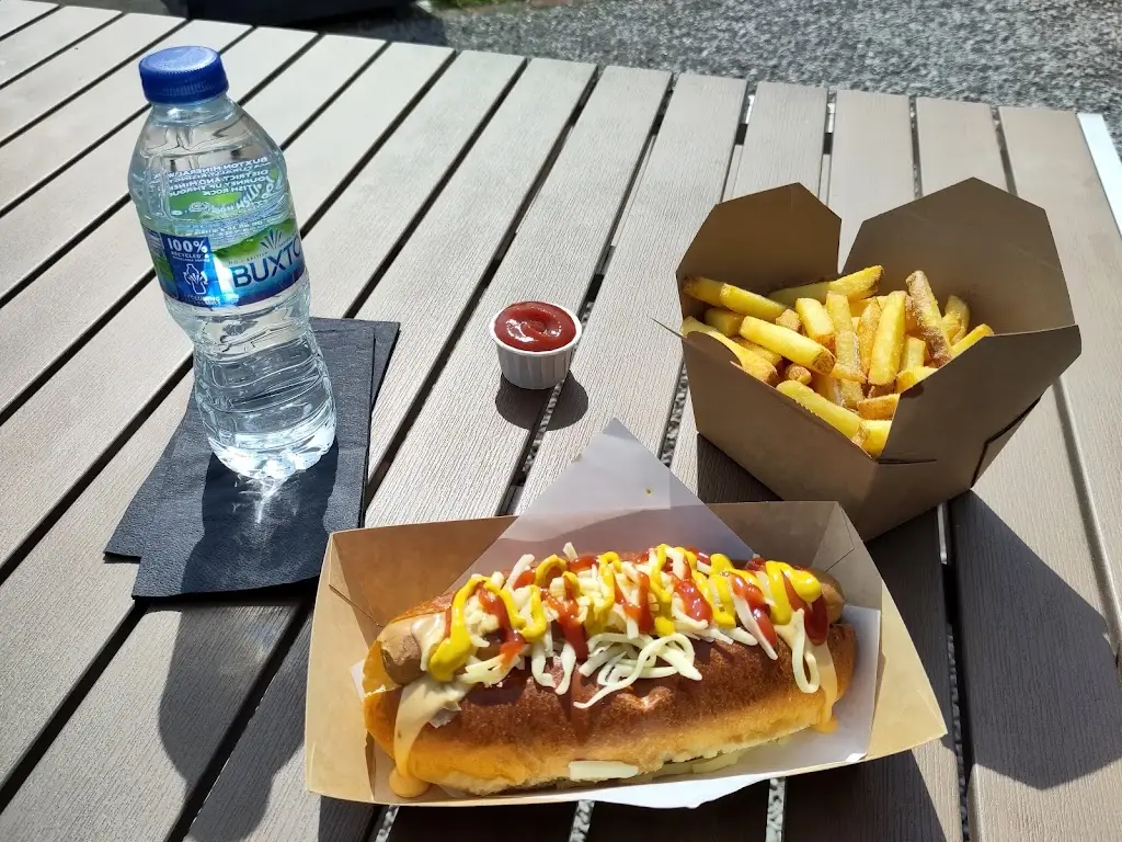 Menu_Posh Dogs Gourmet Hotdogs_Bagshot_imagen_5