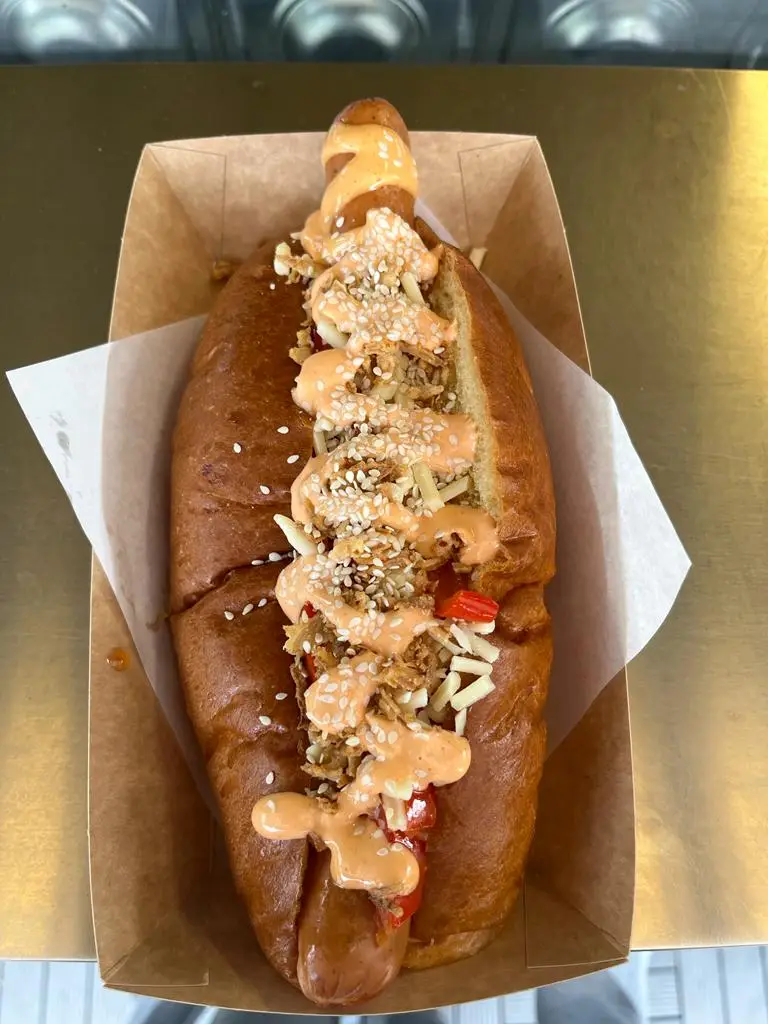 Menu_Posh Dogs Gourmet Hotdogs_Bagshot_imagen_8