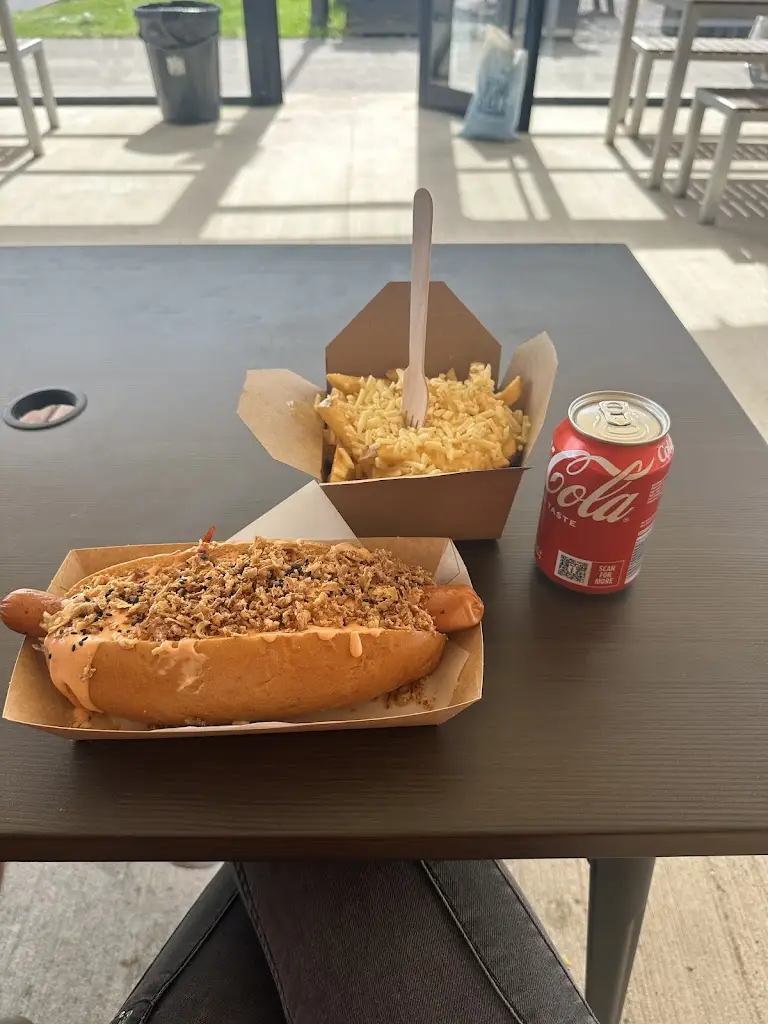 Menu_Posh Dogs Gourmet Hotdogs_Bagshot_imagen_9