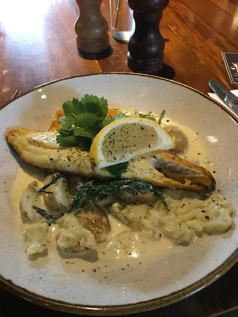 Trevor Taylor_The King & Queen_Kings Hill_review