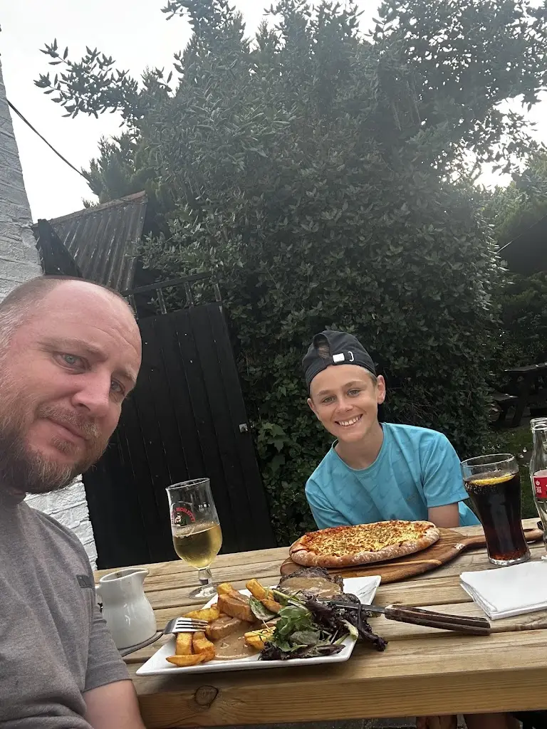 Will_The King & Queen_Kings Hill_review