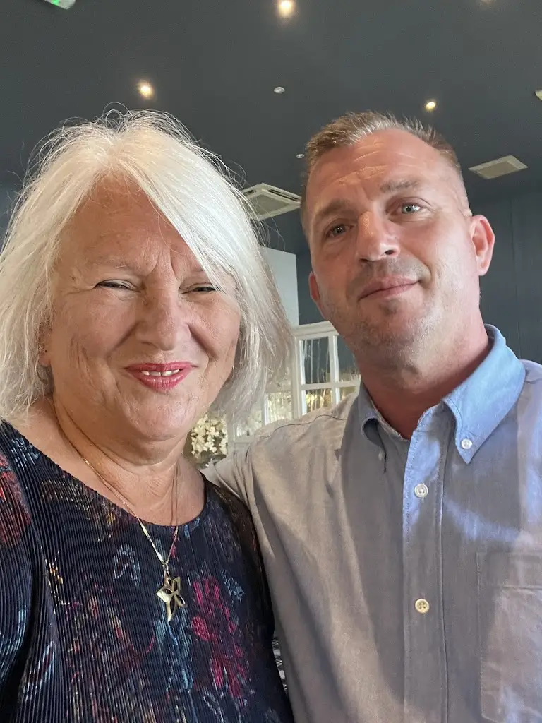 Julie Ann Chudleigh_Ten Tors Inn_Kingsteignton_review