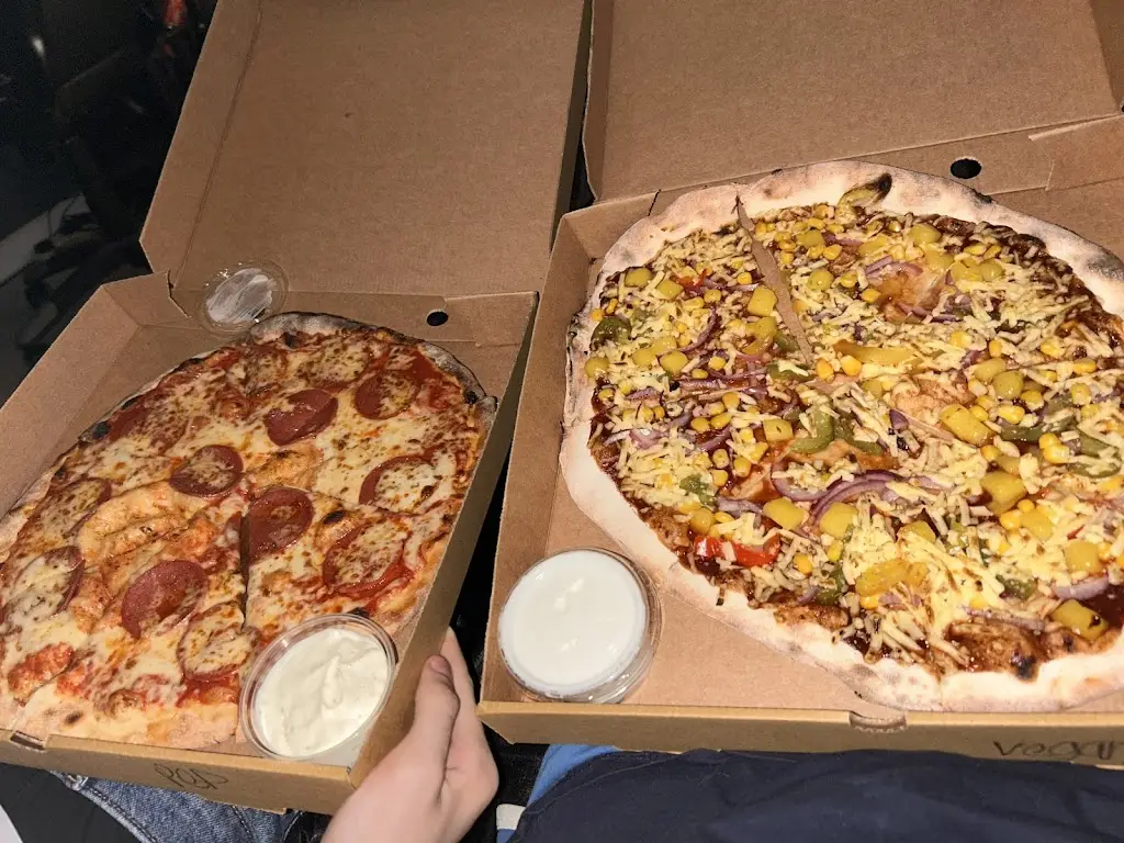 Marianne Skylouise_Chanbury's Woodfired Pizza_Kingsteignton_review