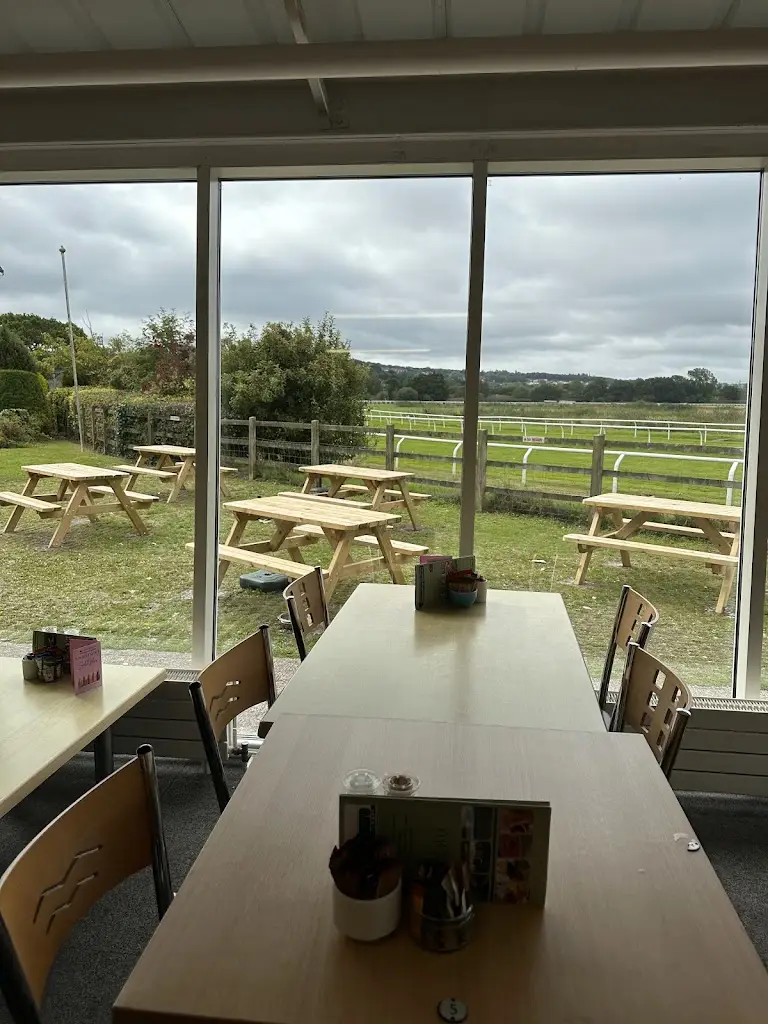 The Leisure Lounge Cafe_Kingsteignton_slider_image_1