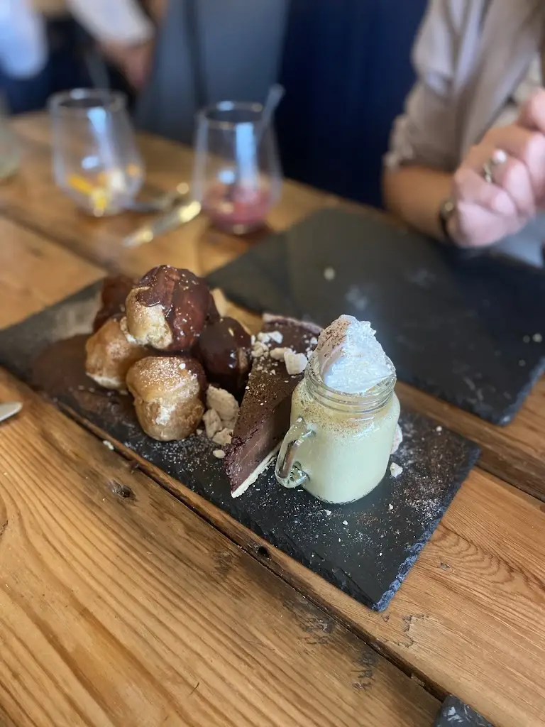 Laura Jardine_The Foxes Den_Kirby Muxloe_review