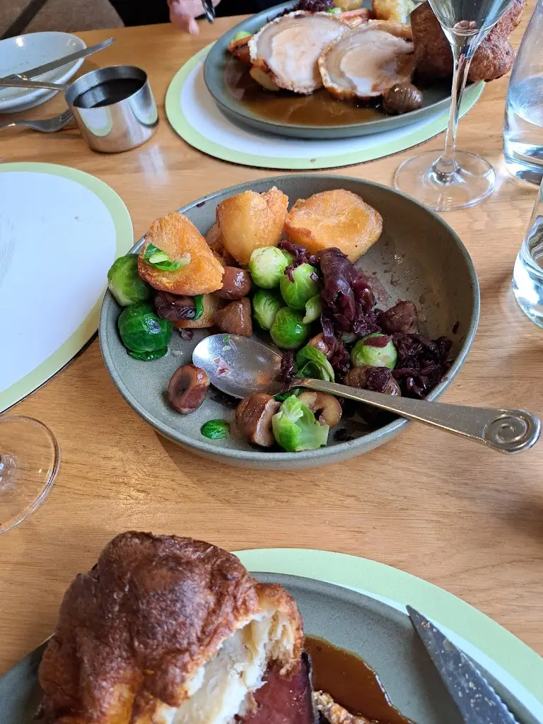 Menu_Hillfield Bar & Restaurant_Bagshot_image_2