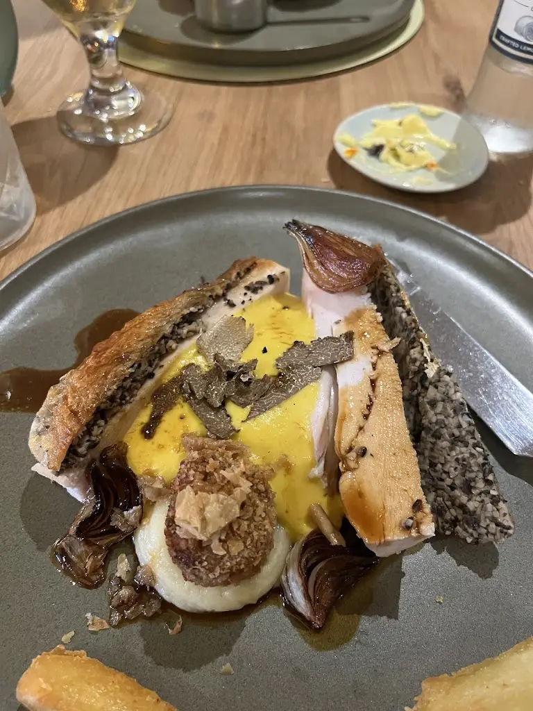 Rebecca hellings_Hillfield Bar & Restaurant_Bagshot_review