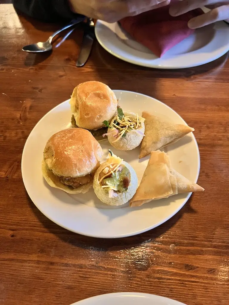 Mollie Allsop-gooding_Thornbury Hall_Kingsley_review