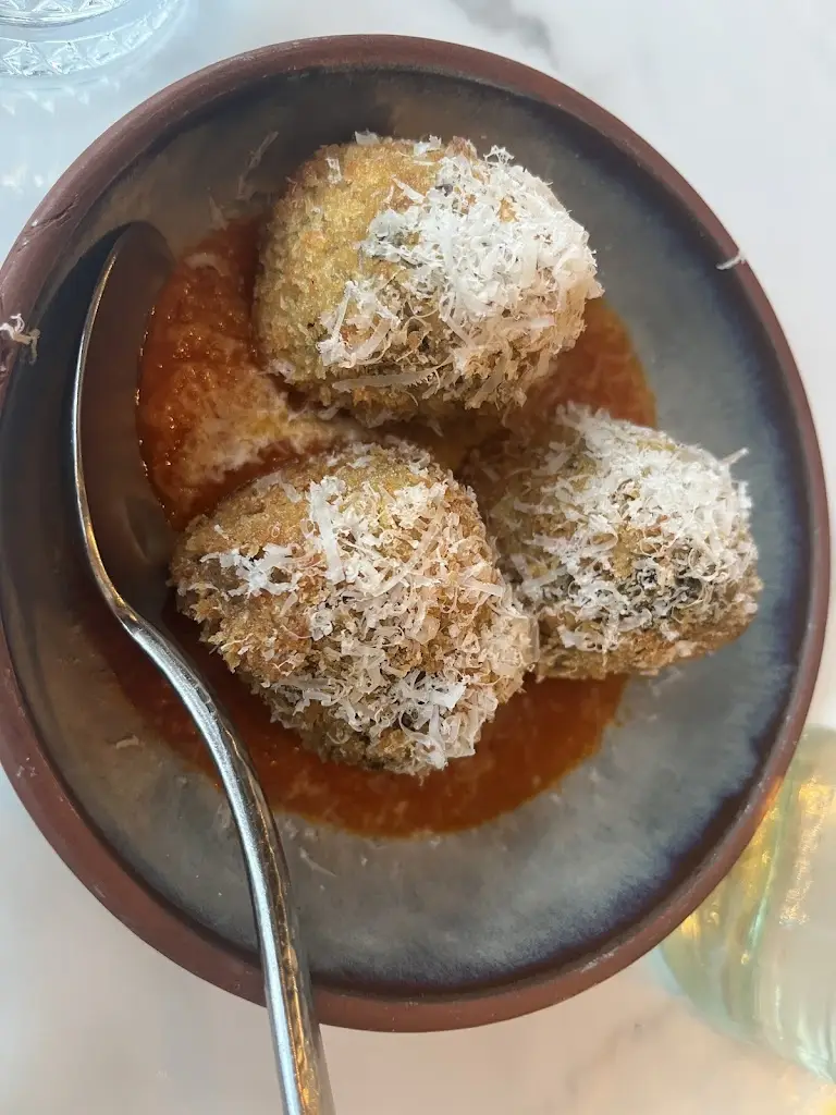 Claire Silk_Lorenzo's Restaurant_Kingsley_review