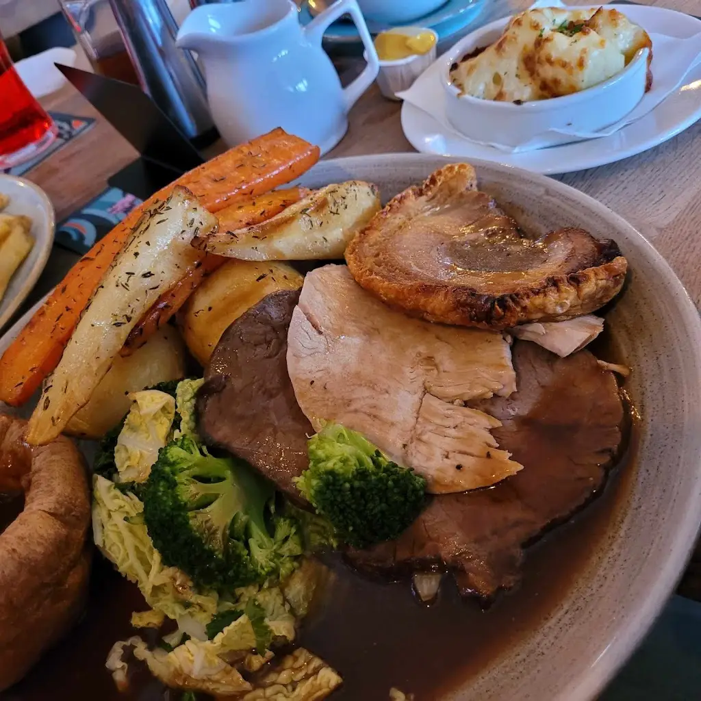 Vicki Measures_Helter Skelter_Kingsley_review