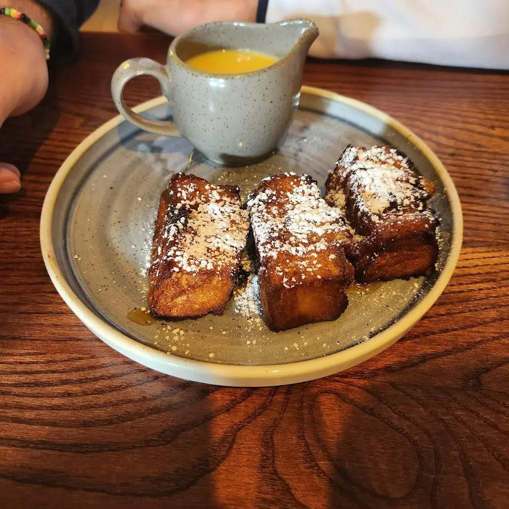 Elle J_Queens Head Frodsham_Kingsley_review