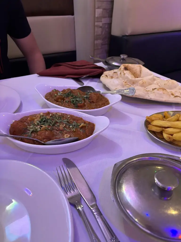 Amelia Sumner_Little India Frodsham 98 Main Street_Kingsley_recensione