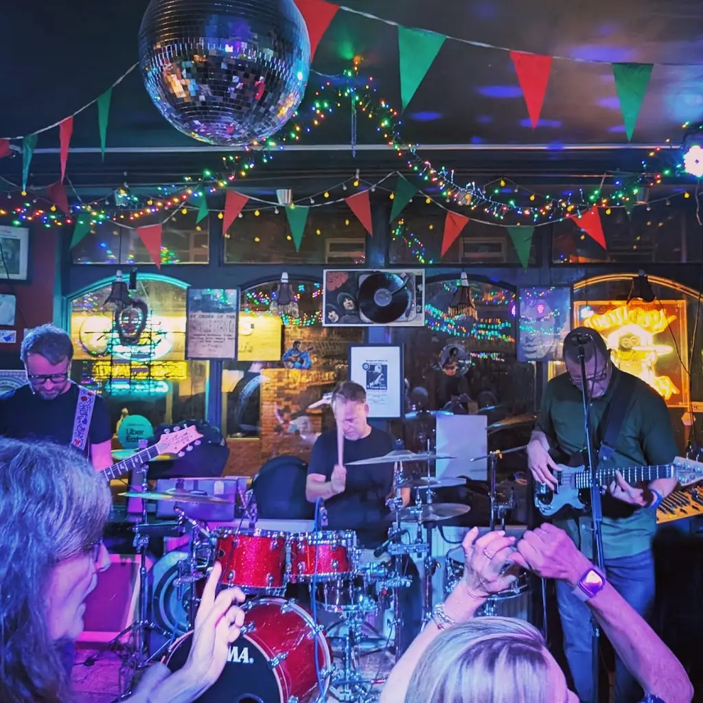 Maxine Bennett_Kash 22_Kingsley_review