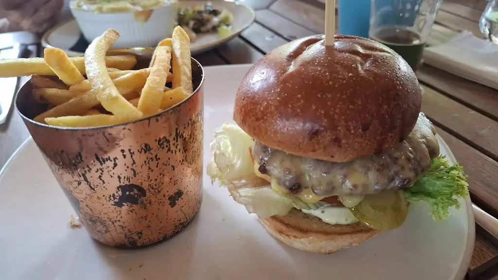 Menu_Half Moon_Bagshot_image_7