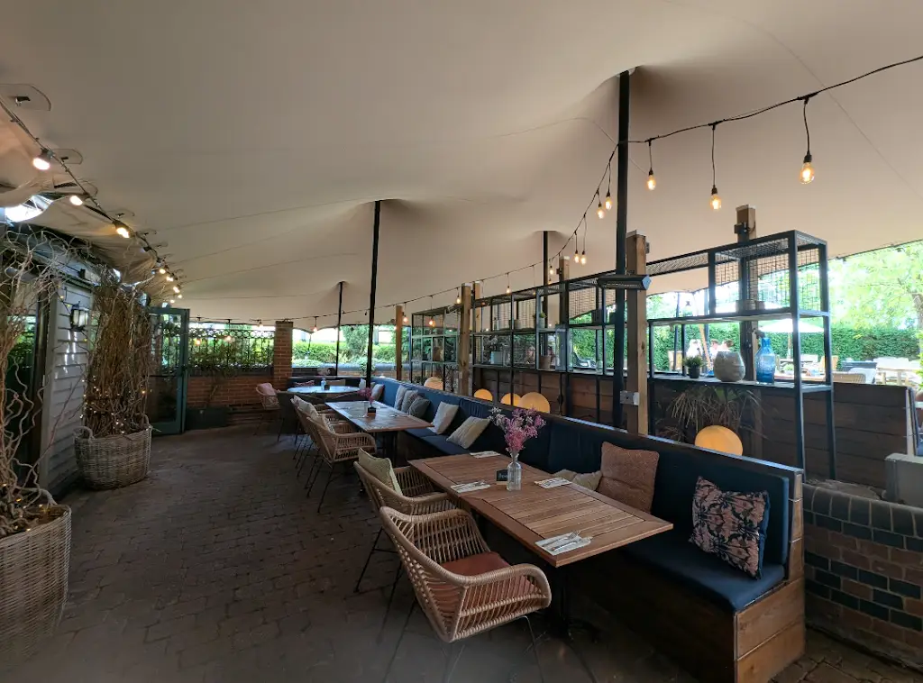 Lin_Half Moon_Bagshot_review