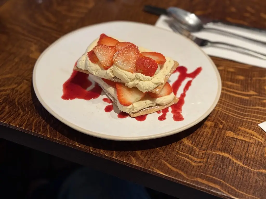 Jason Touw_Half Moon_Bagshot_review