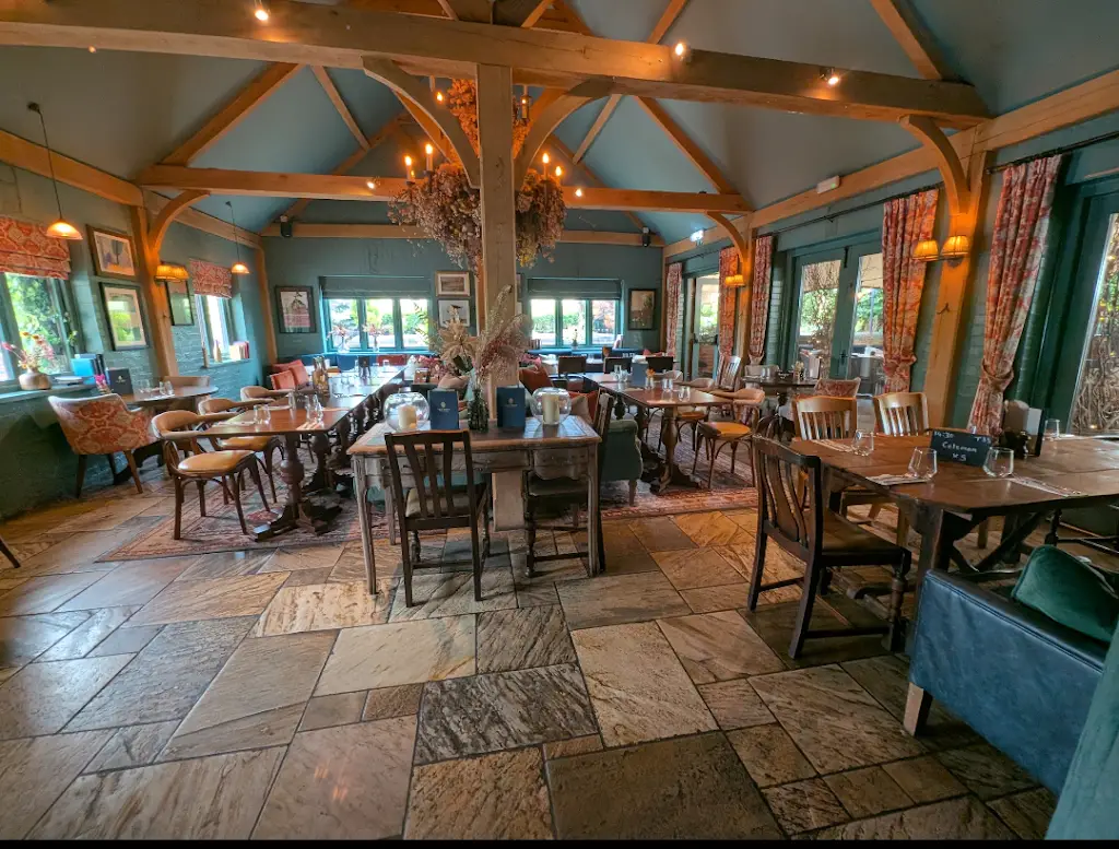 Half Moon Restaurant in Bagshot