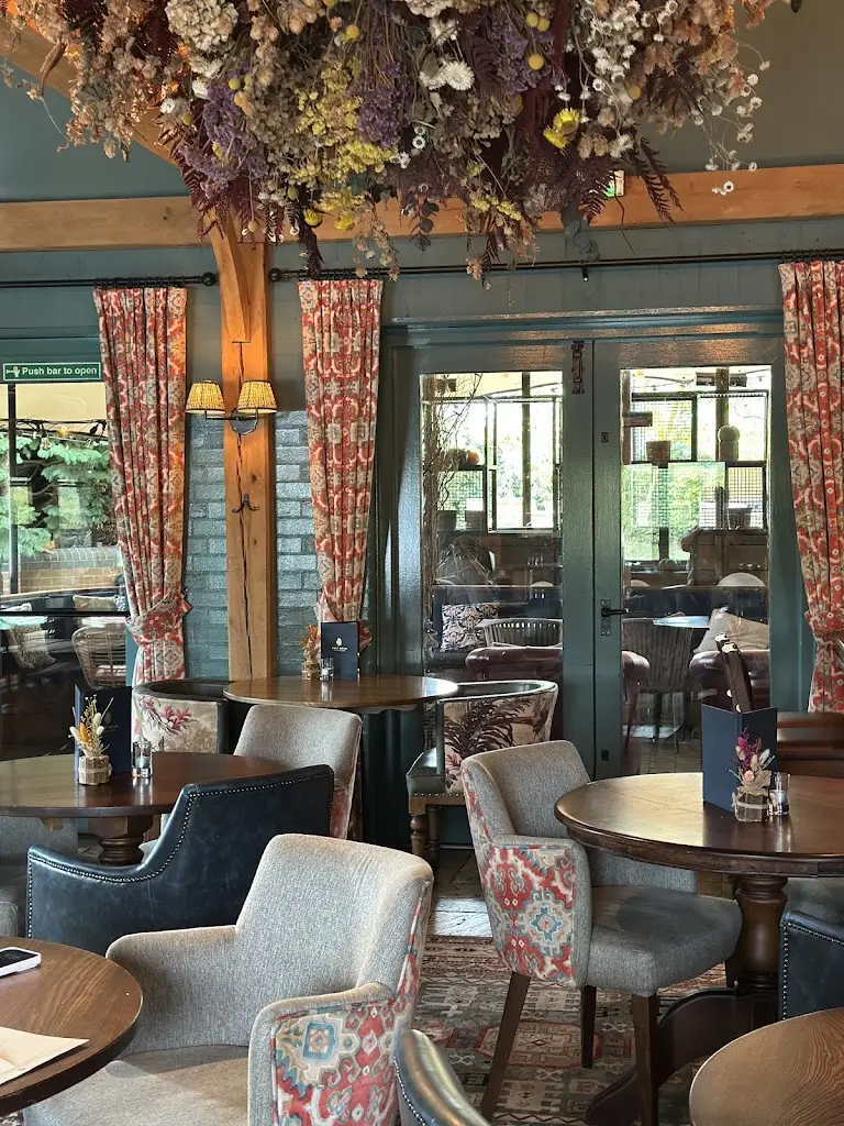 Half Moon_Bagshot_slider_image_3